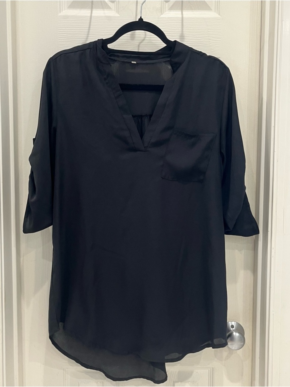 Women's Black V-Neck Pullover Tunic Top // M